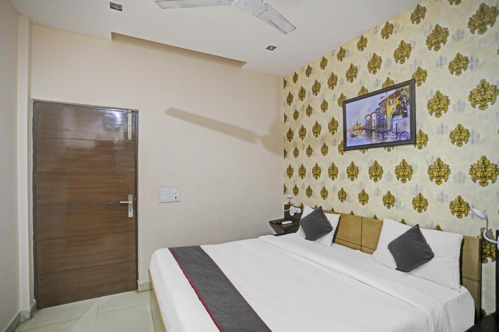 Hotel O Shivam Guest House Yeni Delhi Dış mekan fotoğraf