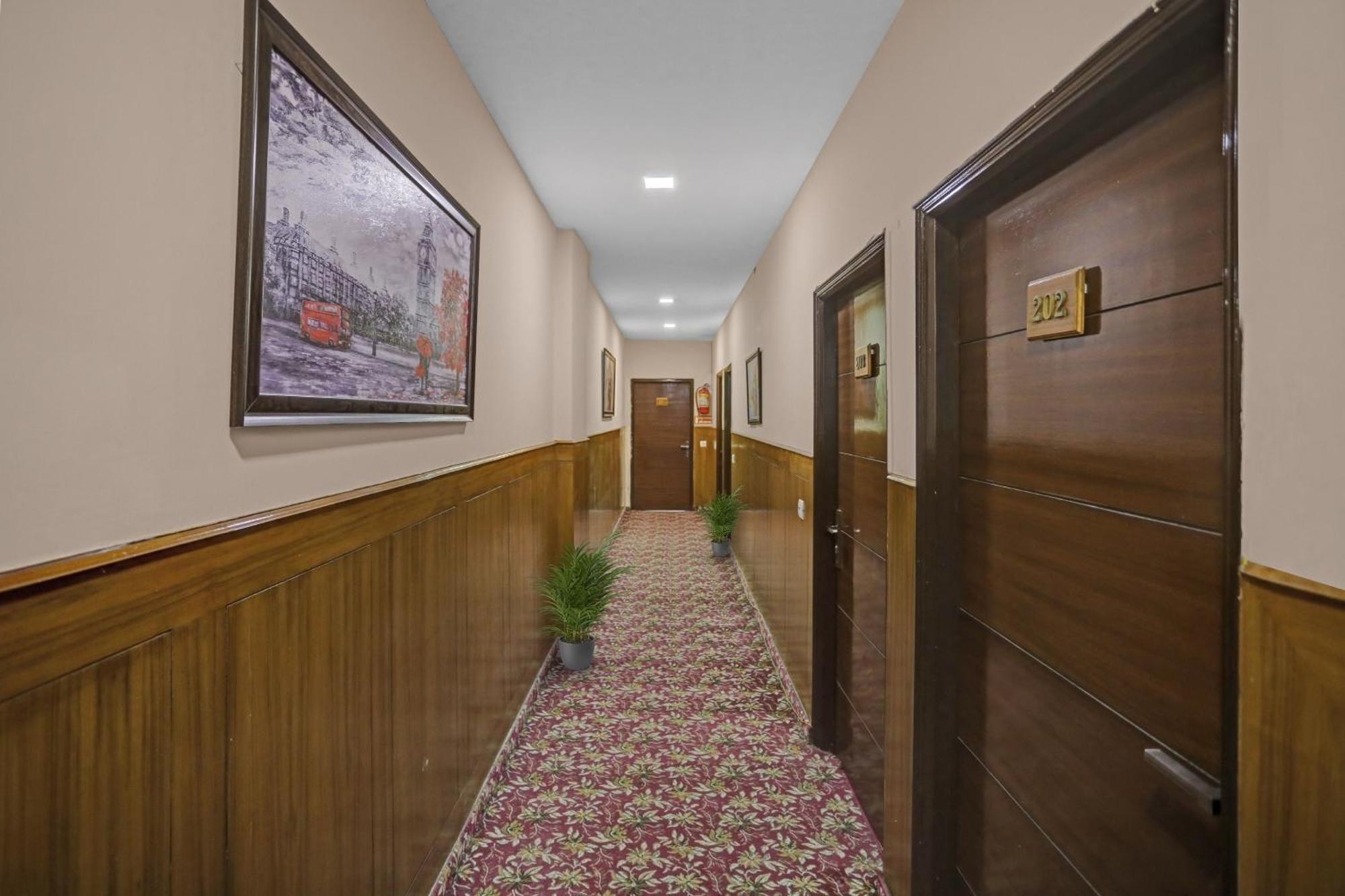 Hotel O Shivam Guest House Yeni Delhi Dış mekan fotoğraf