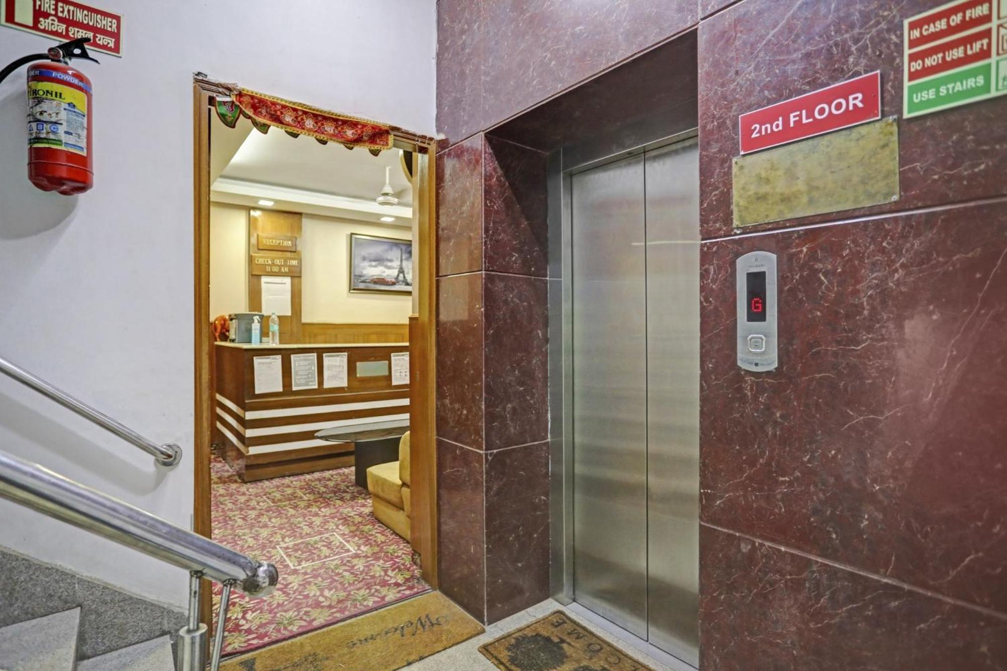 Hotel O Shivam Guest House Yeni Delhi Dış mekan fotoğraf